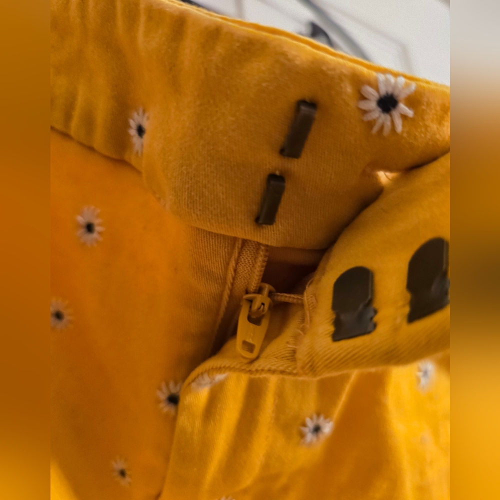 Old Navy Pixie Yellow Floral Ankle Pants - Size 16 - Picture 6 of 10